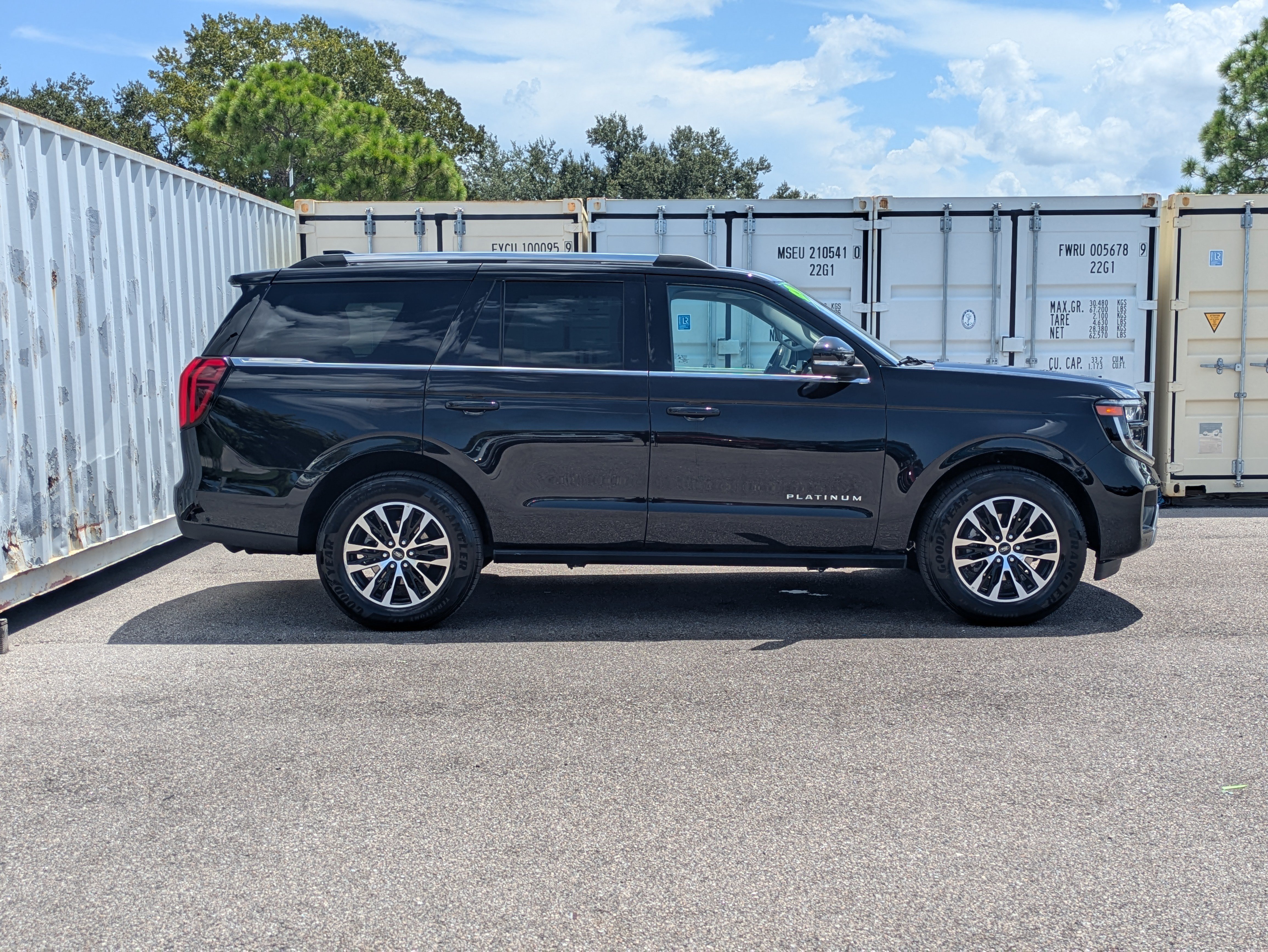 Certified 2025 Ford Expedition Platinum AWD/4WD image 4