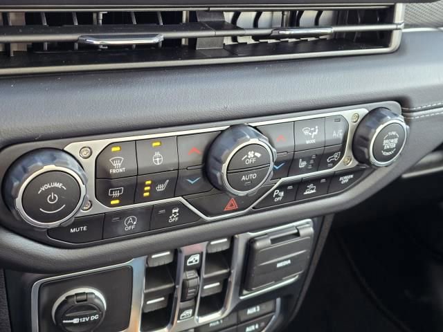 Used 2025 Jeep Wrangler Unlimited Rubicon image 36