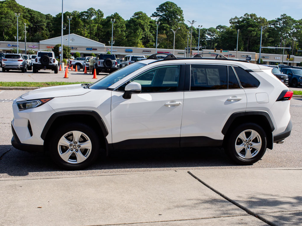 Used 2021 Toyota RAV4 XLE w/ Convenience Package AWD/4WD image 3