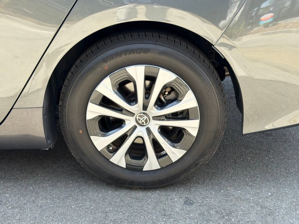 Used 2020 Toyota Prius Prime LE FWD image 18