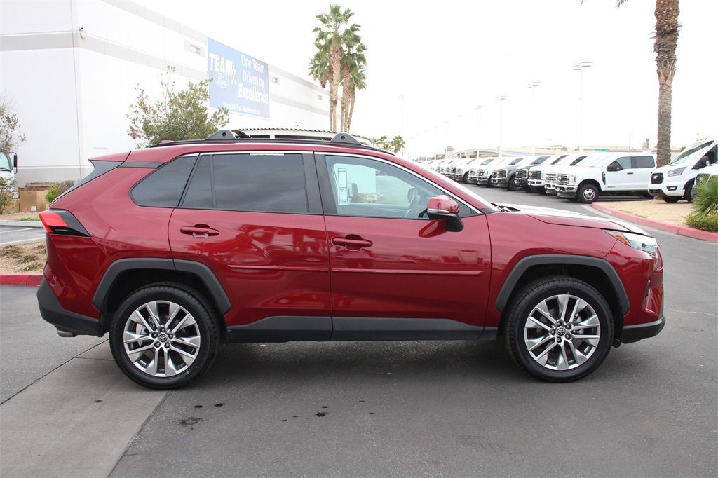 Used 2022 Toyota RAV4 XLE Premium image 8