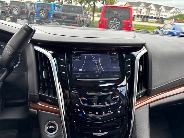 Used 2020 Cadillac Escalade Luxury w/ LPO, Radiant Package AWD/4WD image 25