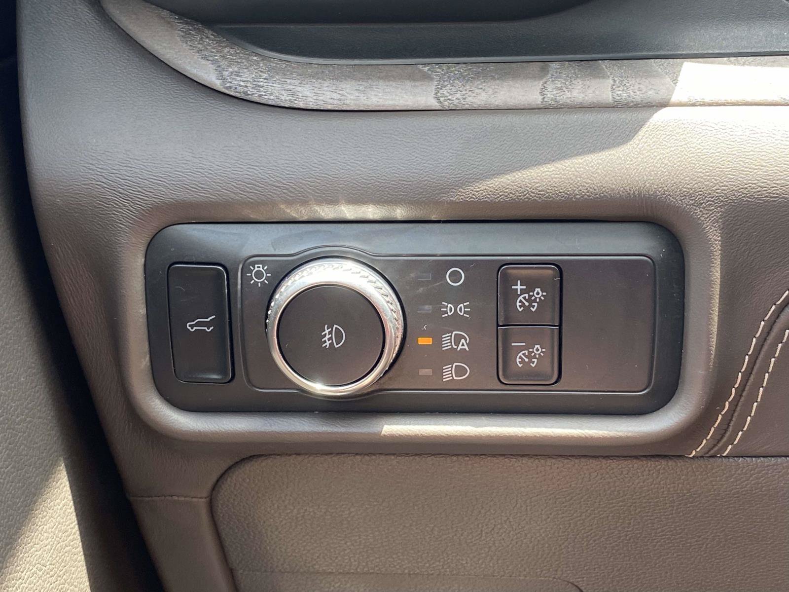Certified 2020 Ford Explorer Platinum w/ Premium Technology Package AWD/4WD image 20