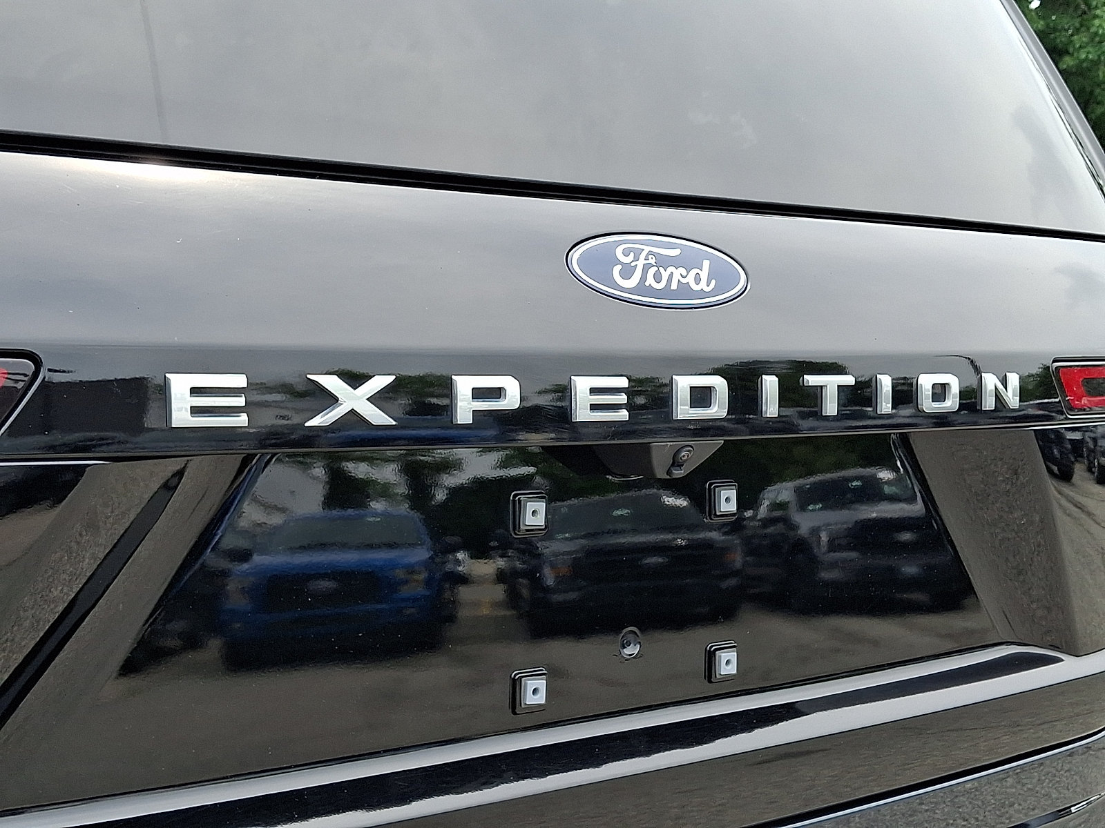 Certified 2025 Ford Expedition Max Platinum w/ Driver's Package AWD/4WD image 34