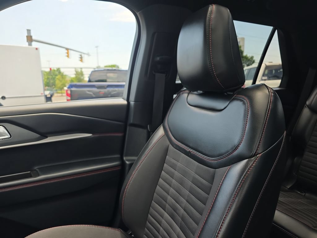 Certified 2025 Ford Explorer ST-Line w/ Premium Package AWD/4WD image 41