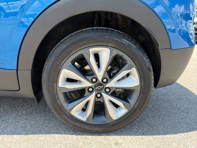 Used 2022 Chevrolet Bolt EUV LT w/ Convenience Package FWD image 9