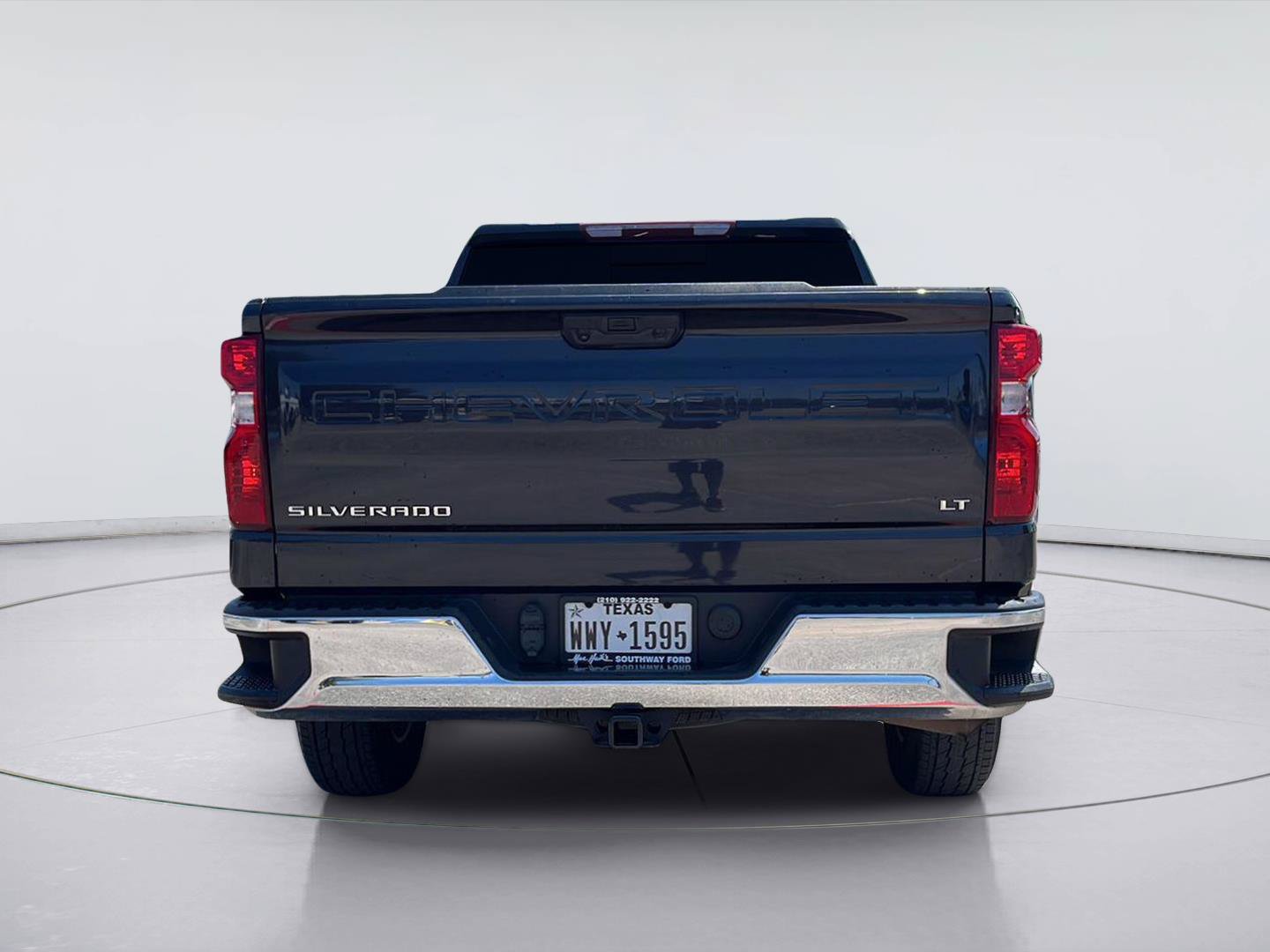 Used 2024 Chevrolet Silverado 1500 LT w/ Leather Package RWD image 4
