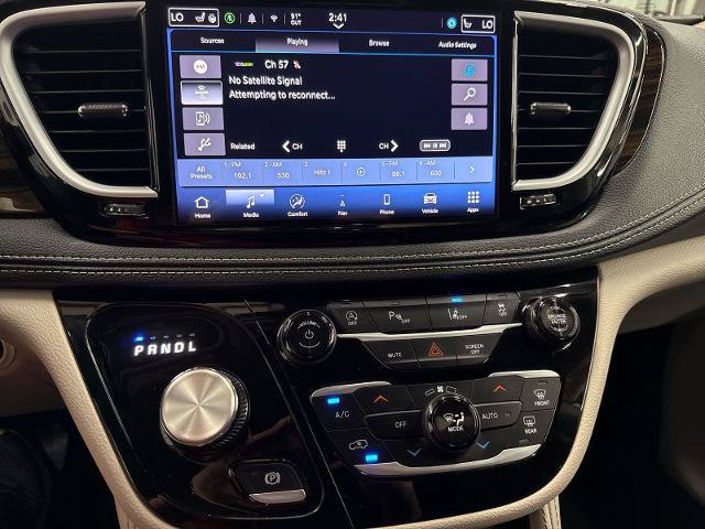 Used 2024 Chrysler Pacifica Limited FWD image 15