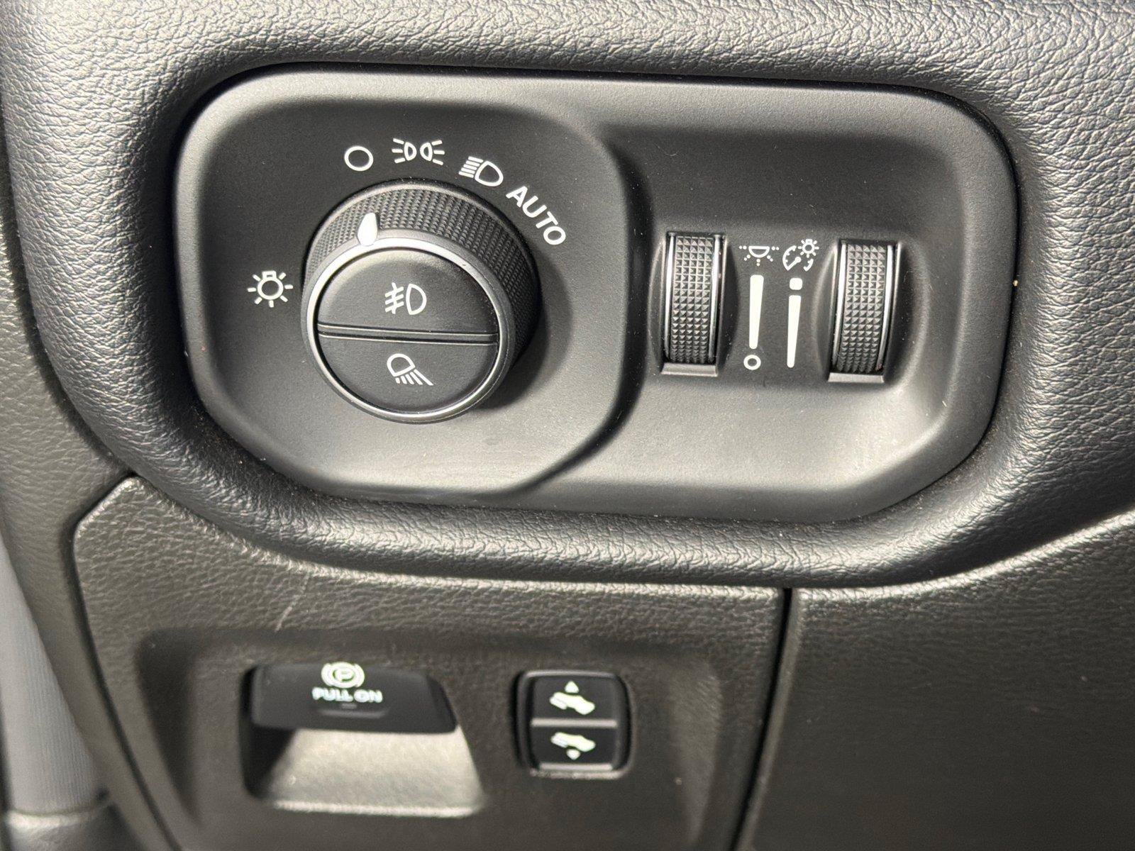 Used 2019 RAM 1500 Big Horn AWD/4WD image 30