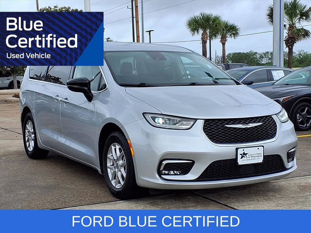 Used 2024 Chrysler Pacifica Touring-L image 7