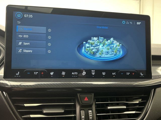 Certified 2025 Ford Escape ST-Line Elite w/ Premium Technology Package AWD/4WD image 18