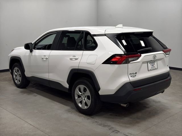 Used 2022 Toyota RAV4 LE FWD image 9