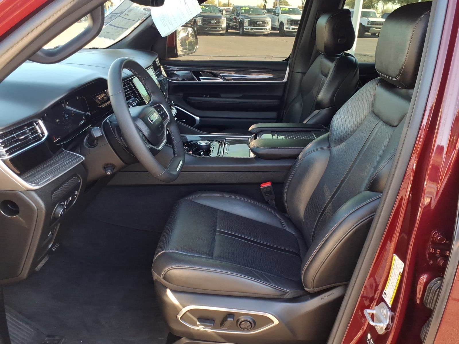 Used 2022 Jeep Wagoneer Series III w/ Flexible Seating Group image 12