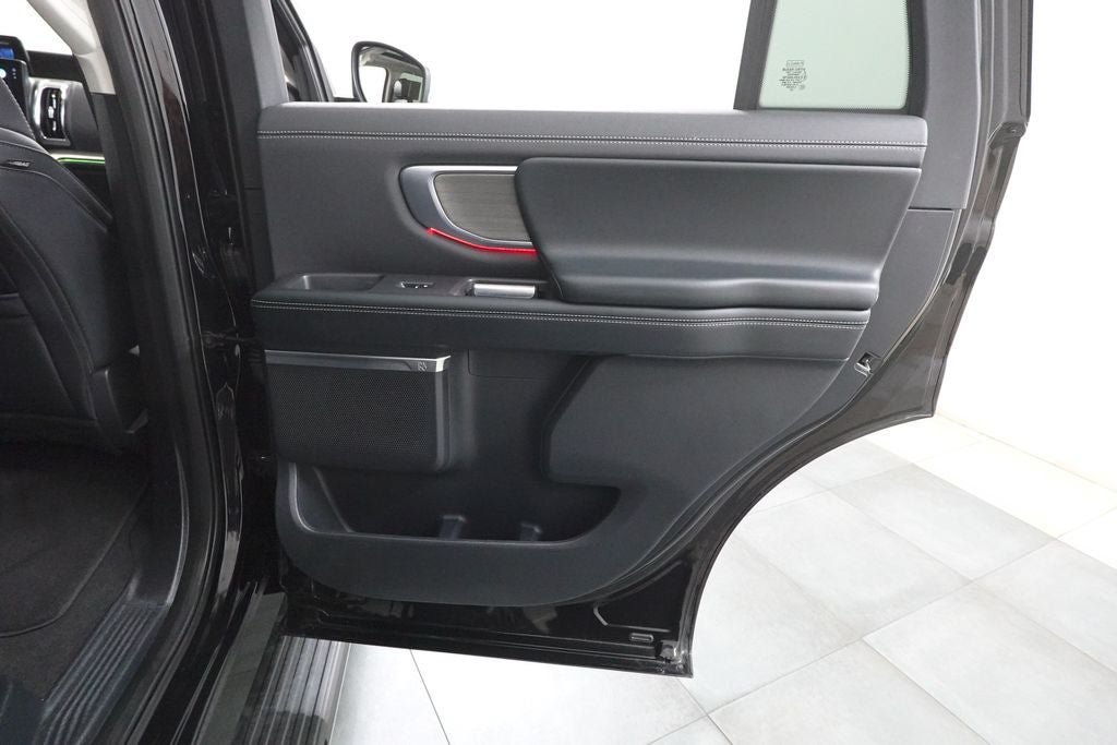 Certified 2025 Ford Expedition Platinum AWD/4WD image 32