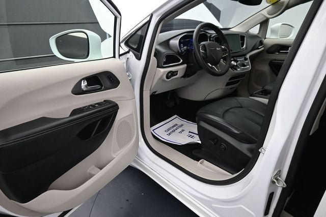 Used 2022 Chrysler Pacifica Touring-L FWD image 18