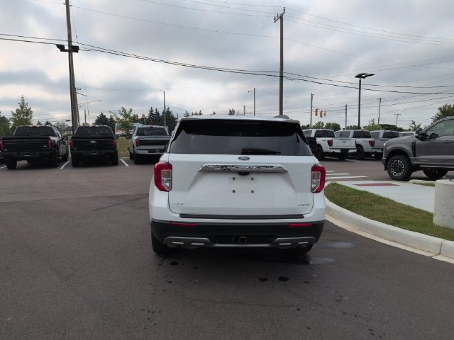 Certified 2021 Ford Explorer XLT w/ Equipment Group 202A AWD/4WD image 4