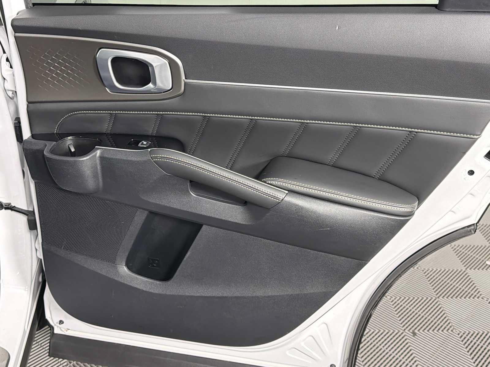 Used 2022 Kia Sorento SX FWD image 16