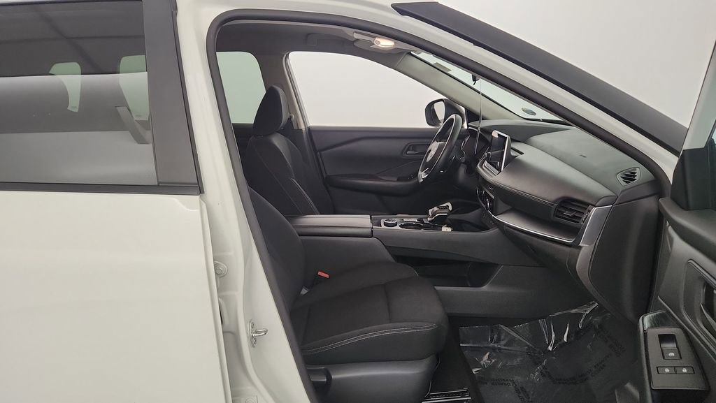 Used 2024 Nissan Rogue S AWD/4WD image 27