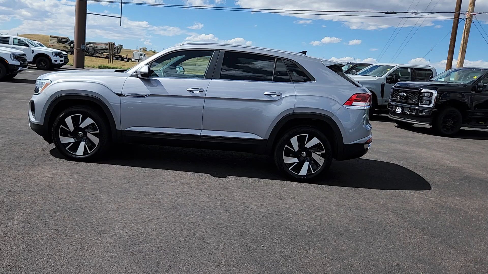 Used 2026 Volkswagen Atlas Cross Sport SE AWD/4WD image 2