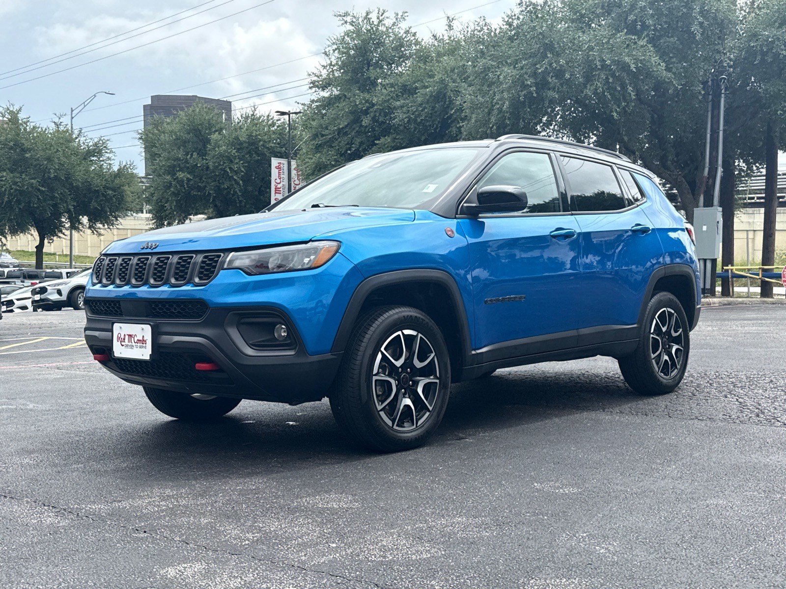 Used 2025 Jeep Compass Trailhawk AWD/4WD image 1