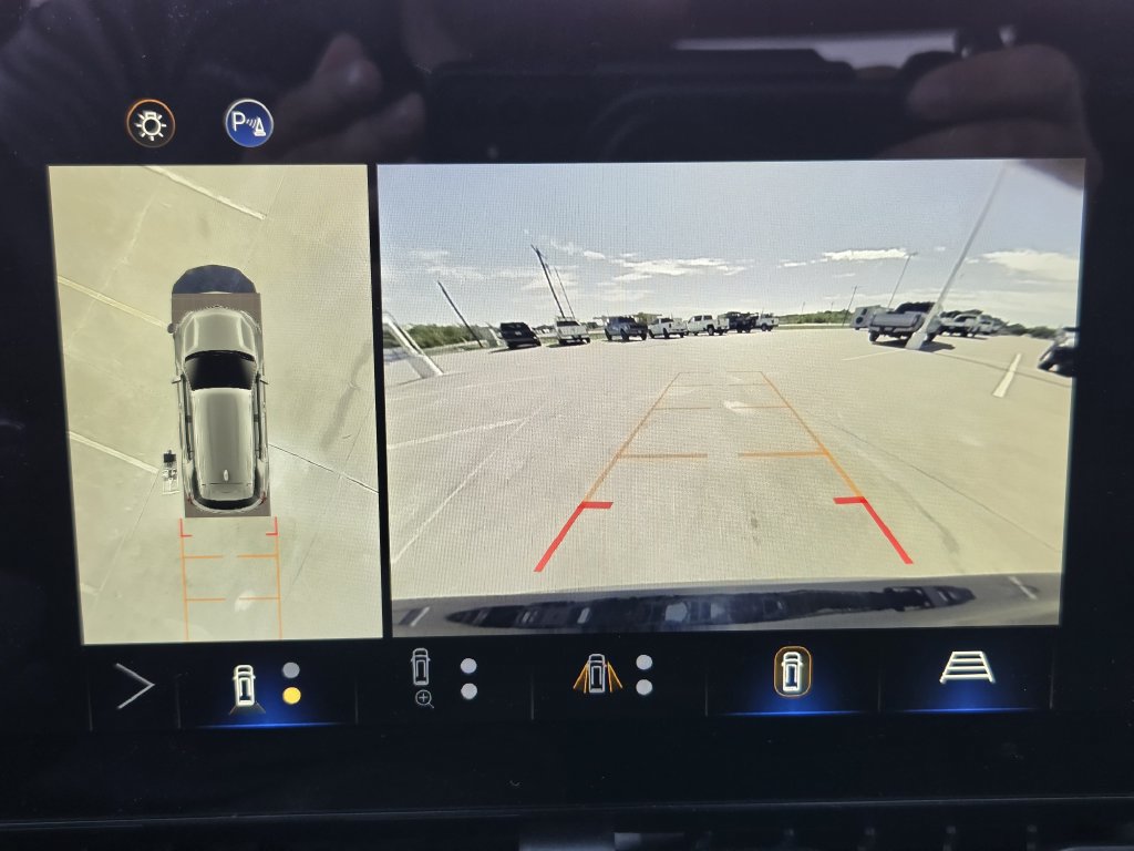 Used 2025 Chevrolet Equinox LT w/ Convenience Package II FWD image 17