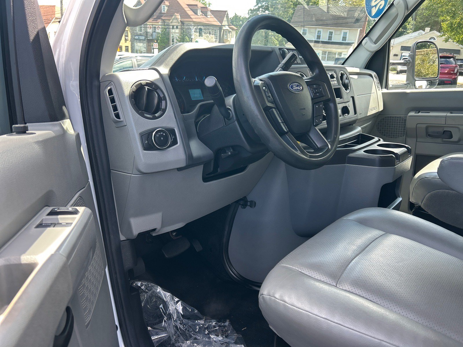 Certified 2021 Ford E-350 and Econoline 350 Super Duty w/ Power Windows & Locks Group RWD image 5