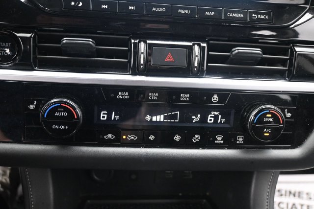 Used 2025 Nissan Pathfinder SL AWD/4WD image 12