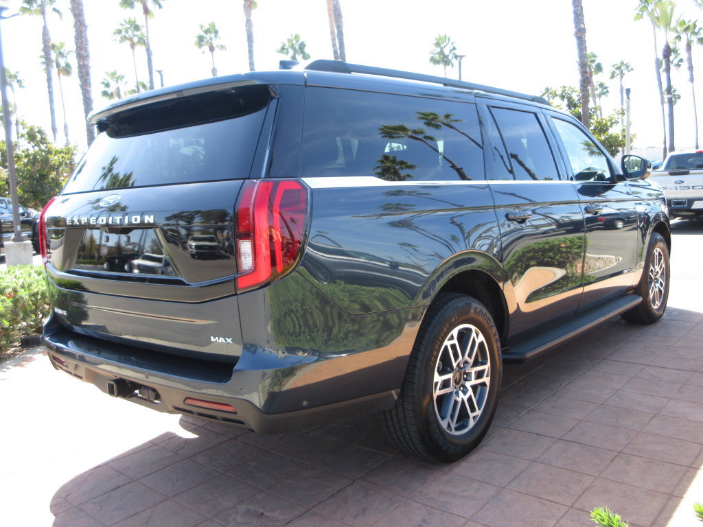 Certified 2025 Ford Expedition Max Active RWD image 4