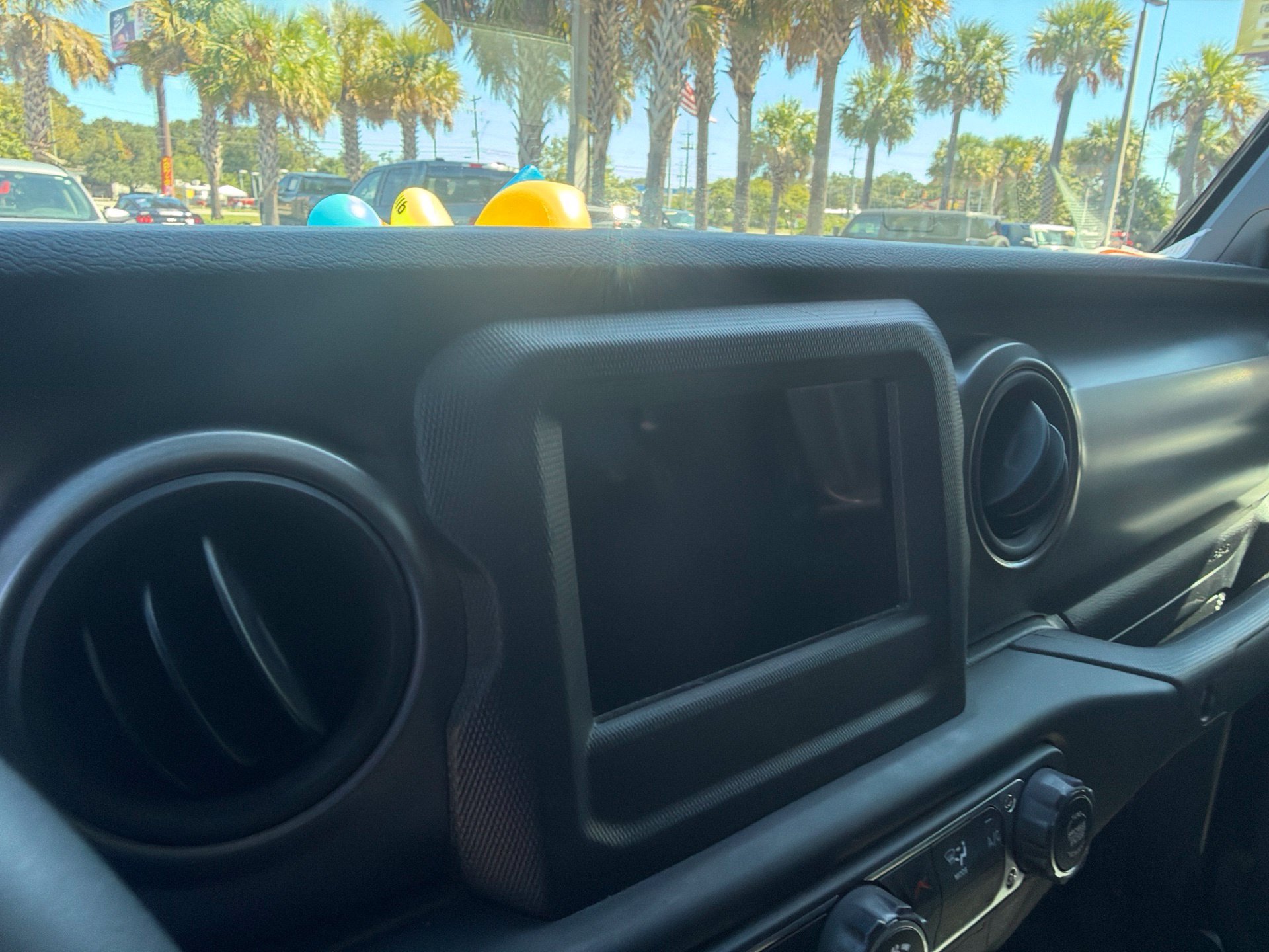 Used 2023 Jeep Gladiator Sport AWD/4WD image 13