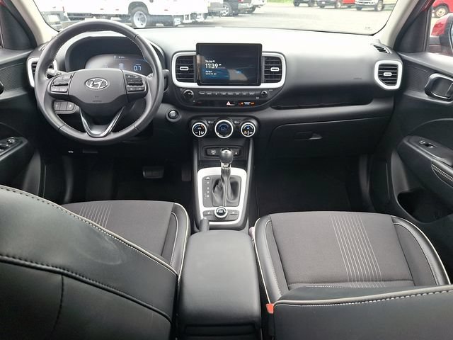 Used 2023 Hyundai Venue Limited FWD image 18