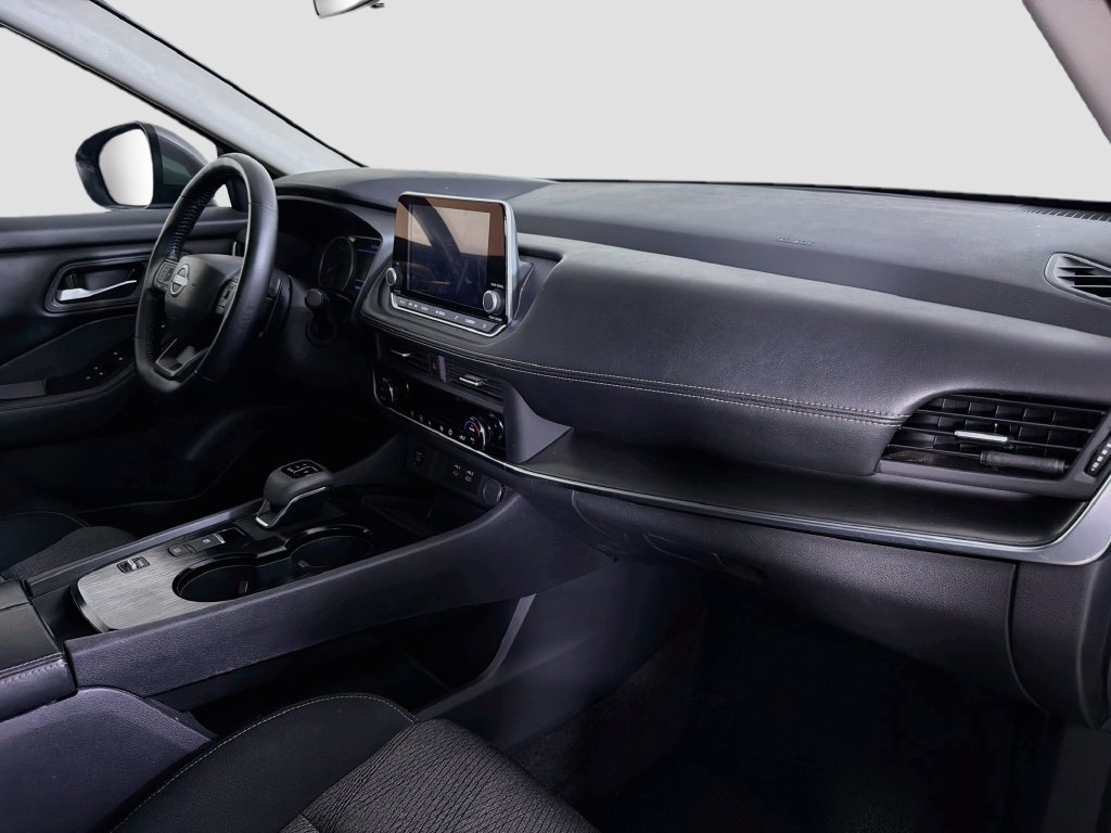 Used 2025 Nissan Rogue SV FWD image 29