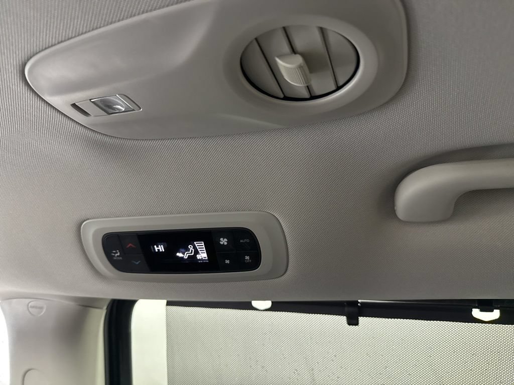 Used 2024 Chrysler Pacifica Touring-L FWD image 32