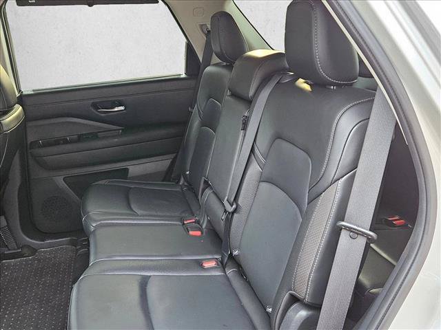 Used 2023 Nissan Pathfinder SL FWD image 16
