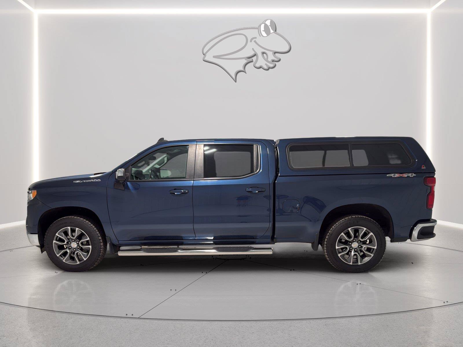 Used 2022 Chevrolet Silverado 1500 LT w/ Safety Package AWD/4WD image 2