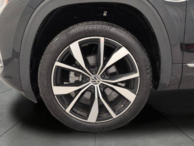 Used 2025 Volkswagen Atlas Cross Sport SEL Premium R-Line AWD/4WD image 4