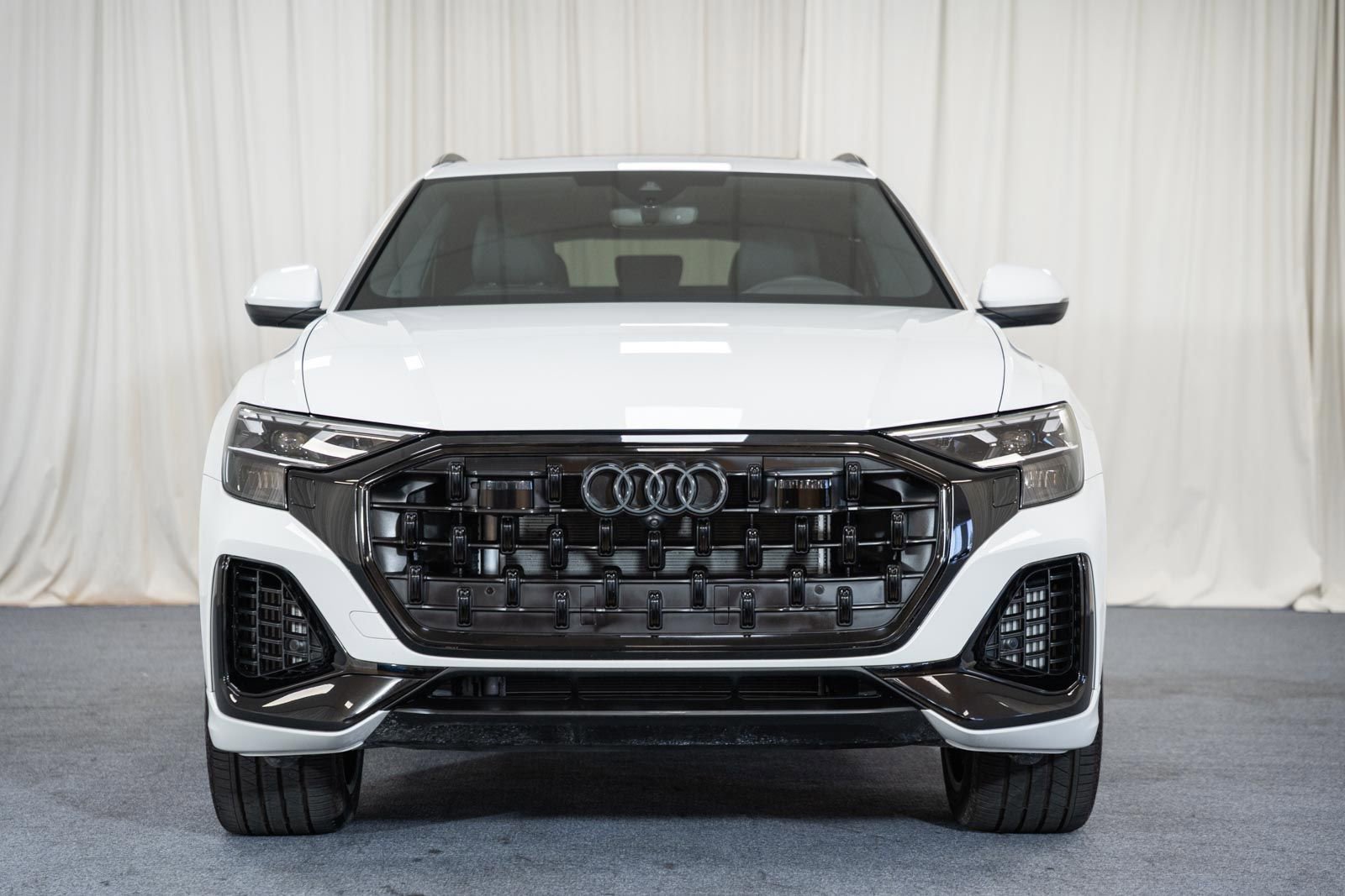 Used 2025 Audi Q8 Premium Plus AWD/4WD image 2
