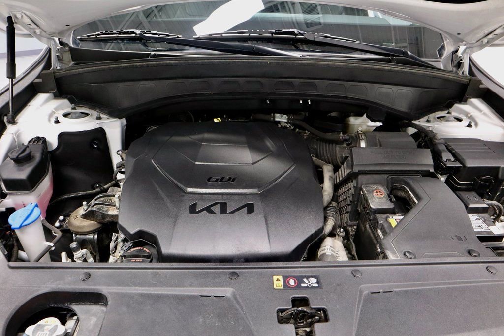 Used 2023 Kia Telluride EX w/ EX Captain's Chair Package image 18