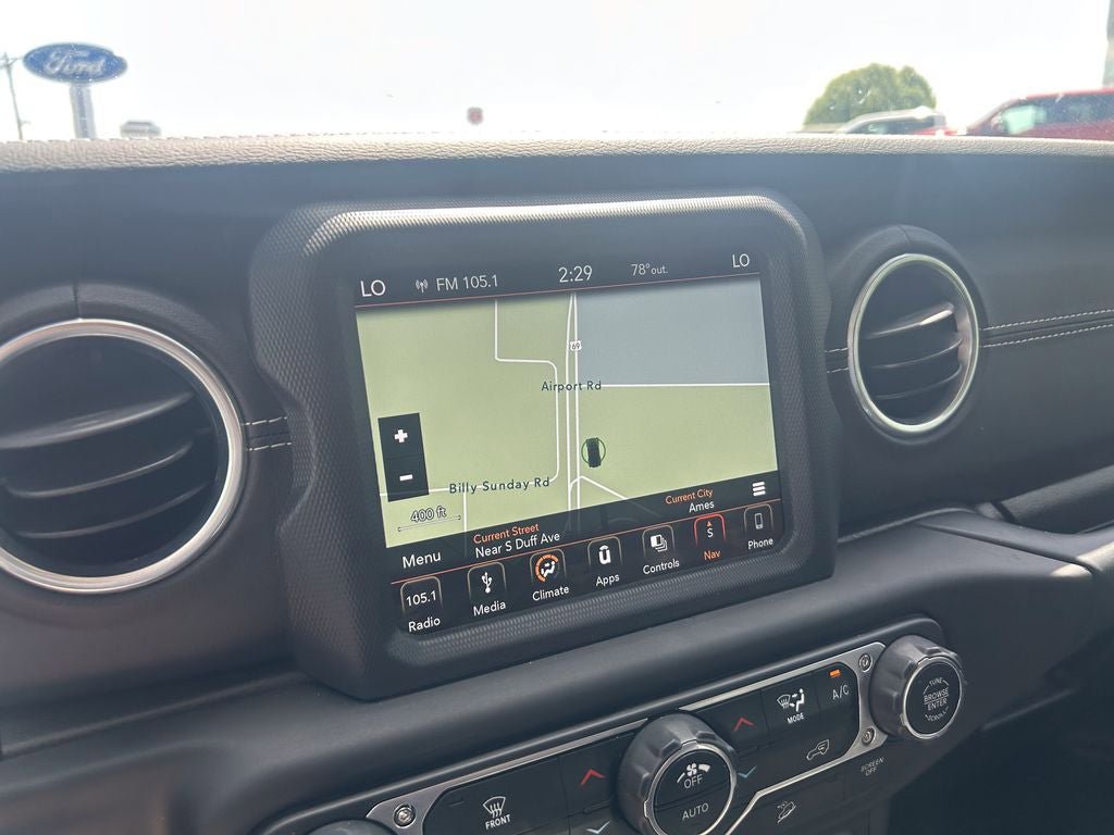 Used 2018 Jeep Wrangler Unlimited Sahara AWD/4WD image 25