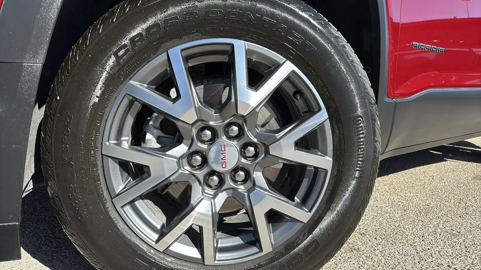 Used 2023 GMC Acadia SLT image 9