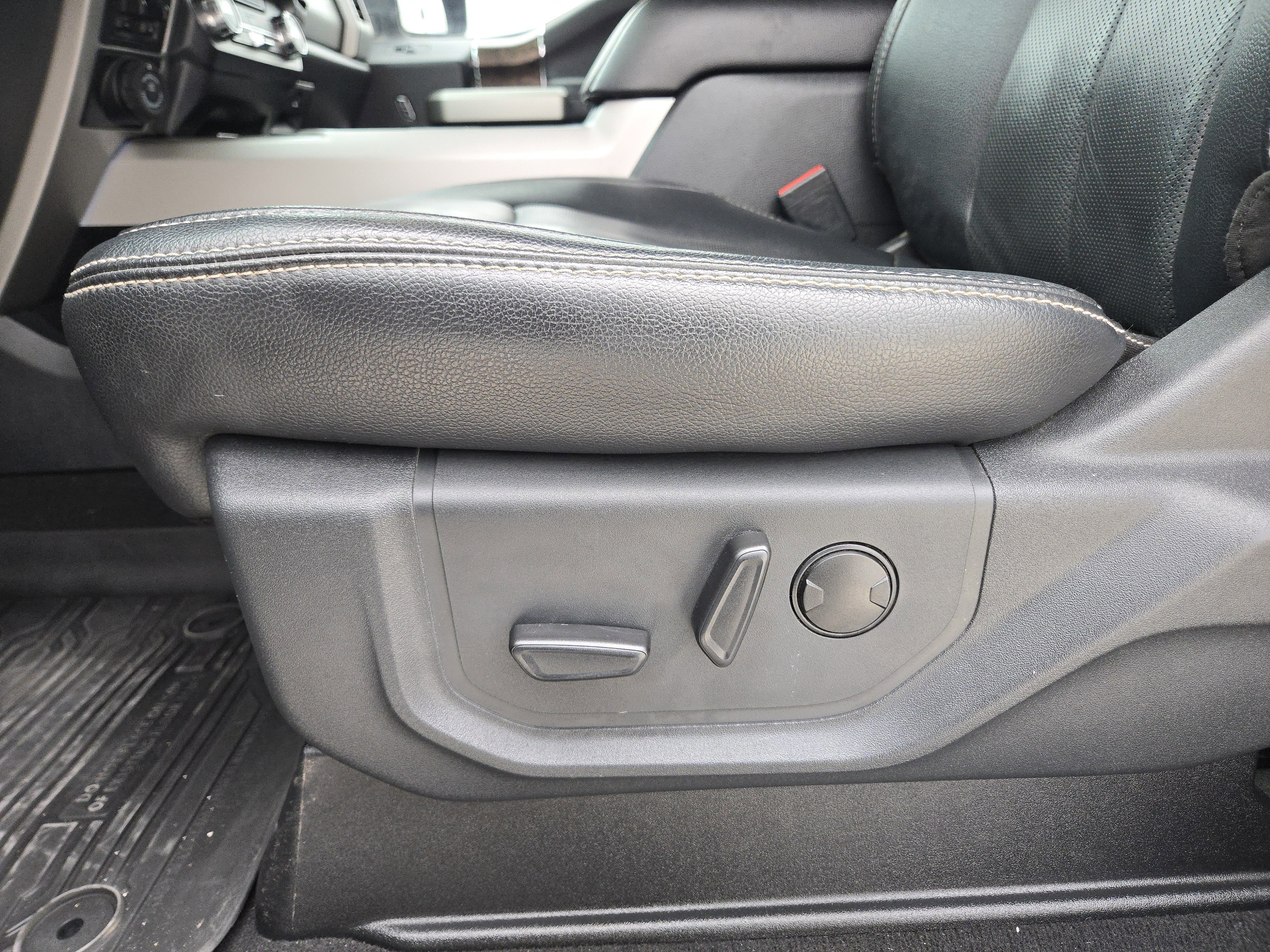 Certified 2022 Ford F250 Lariat w/ Tremor Off-Road Package image 23