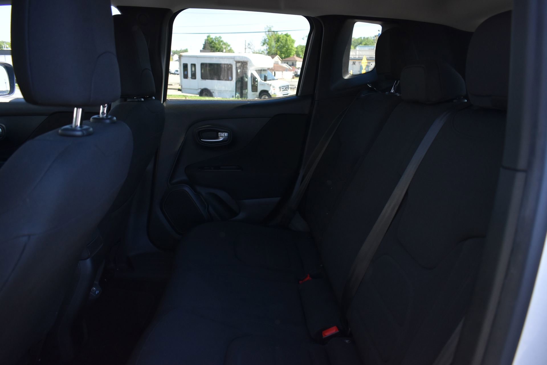 Used 2019 Jeep Renegade Latitude FWD image 16