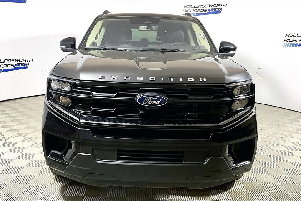 Certified 2025 Ford Expedition Active AWD/4WD image 2