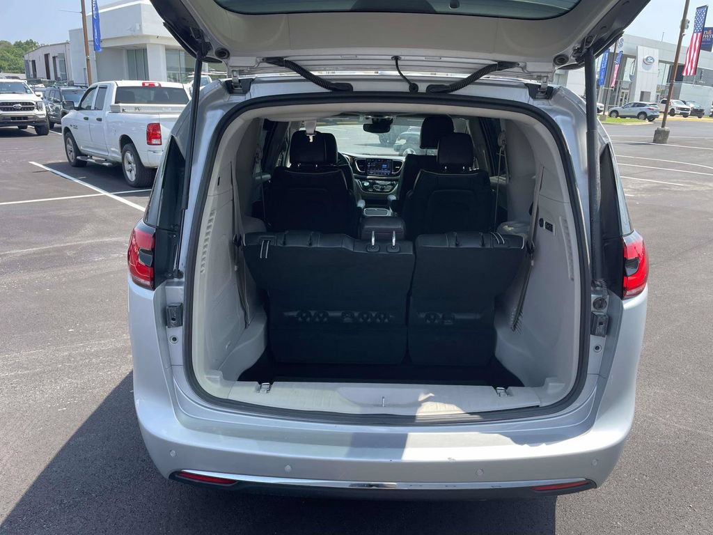Used 2022 Chrysler Pacifica Limited FWD image 10