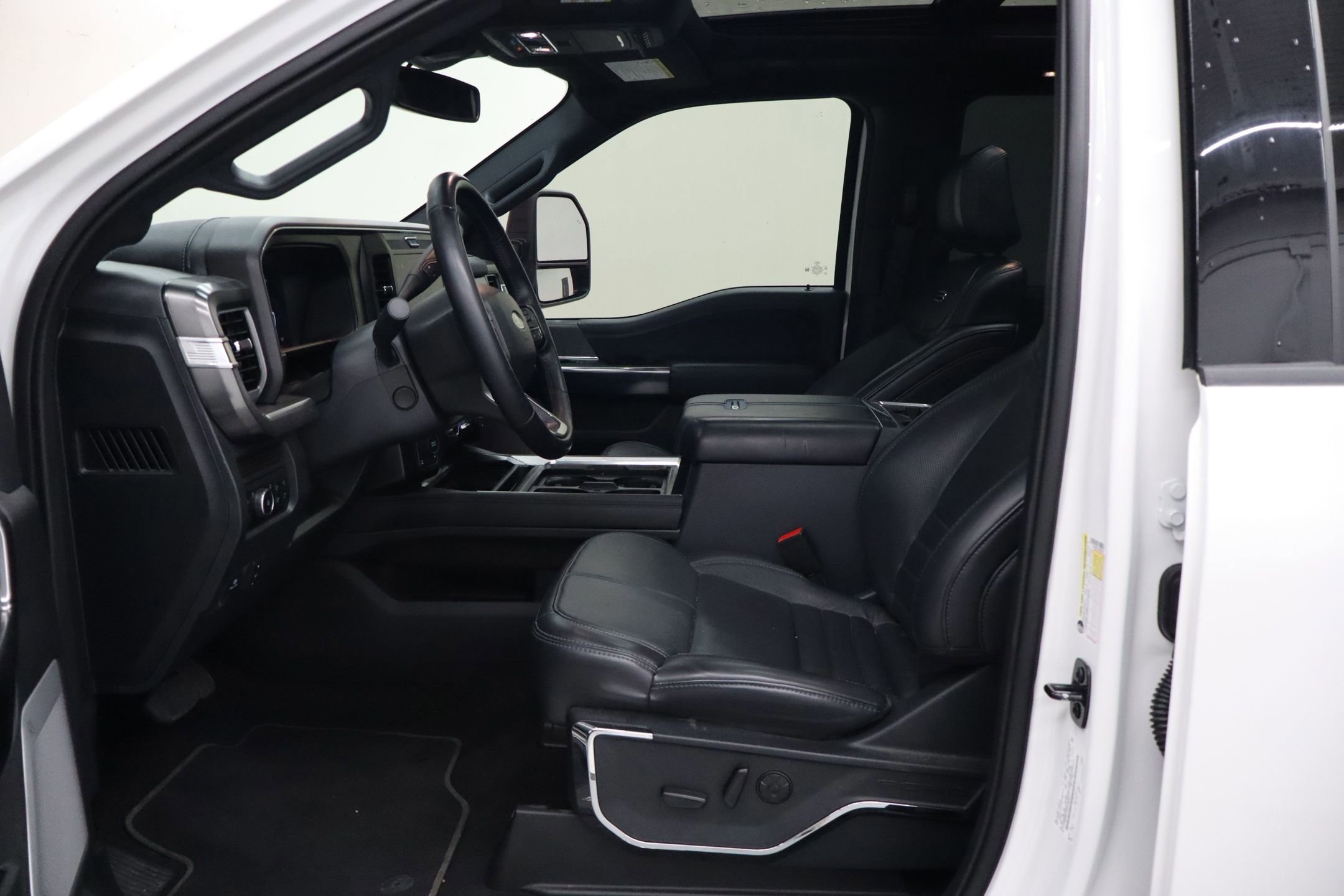 Certified 2025 Ford F250 Platinum image 40