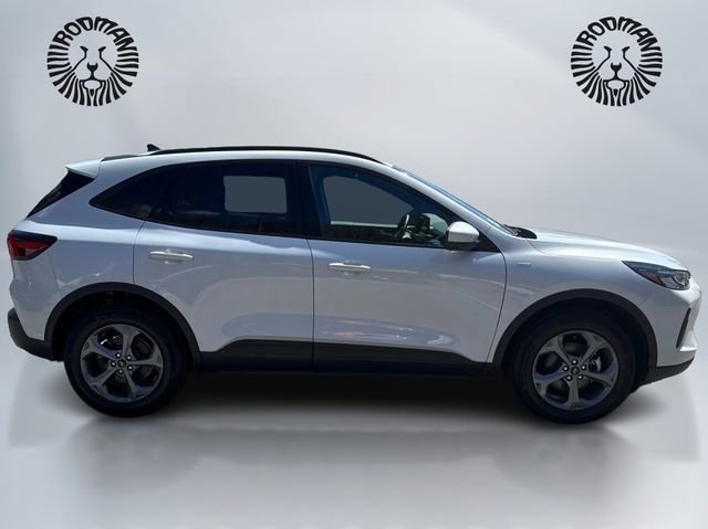 Certified 2025 Ford Escape ST-Line Select AWD/4WD image 4