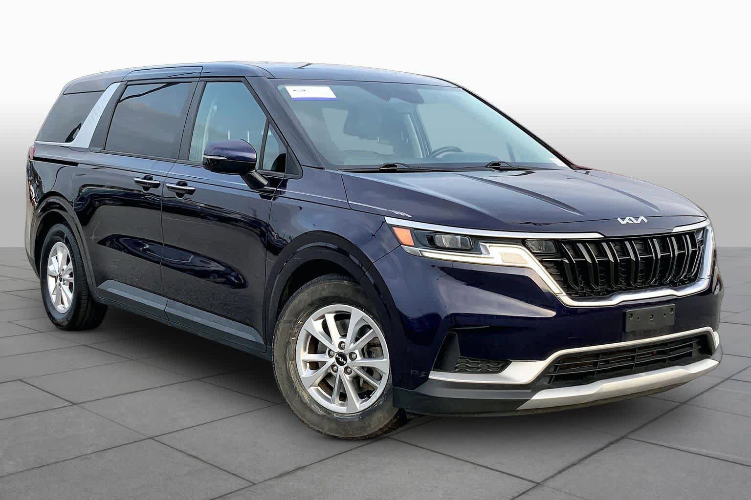Used 2022 Kia Carnival LX FWD image 3