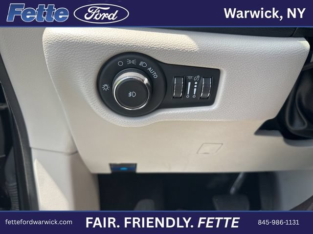 Used 2023 Chrysler Pacifica Limited FWD image 22