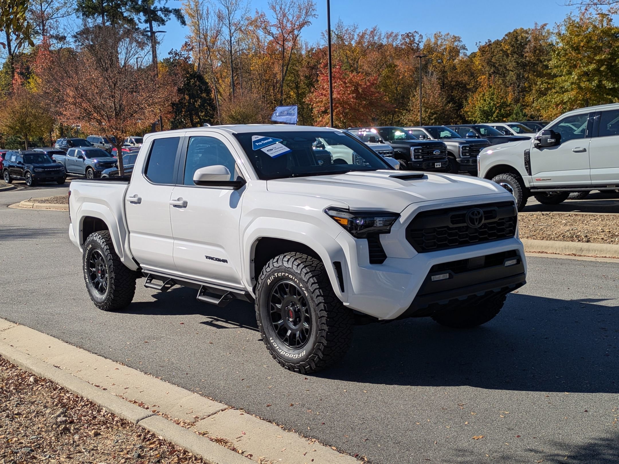 Used 2025 Toyota Tacoma TRD Sport image 9