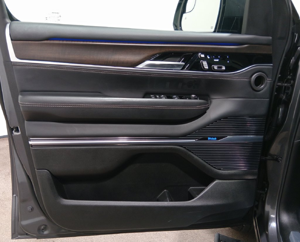 Used 2022 Jeep Grand Wagoneer Series I AWD/4WD image 19