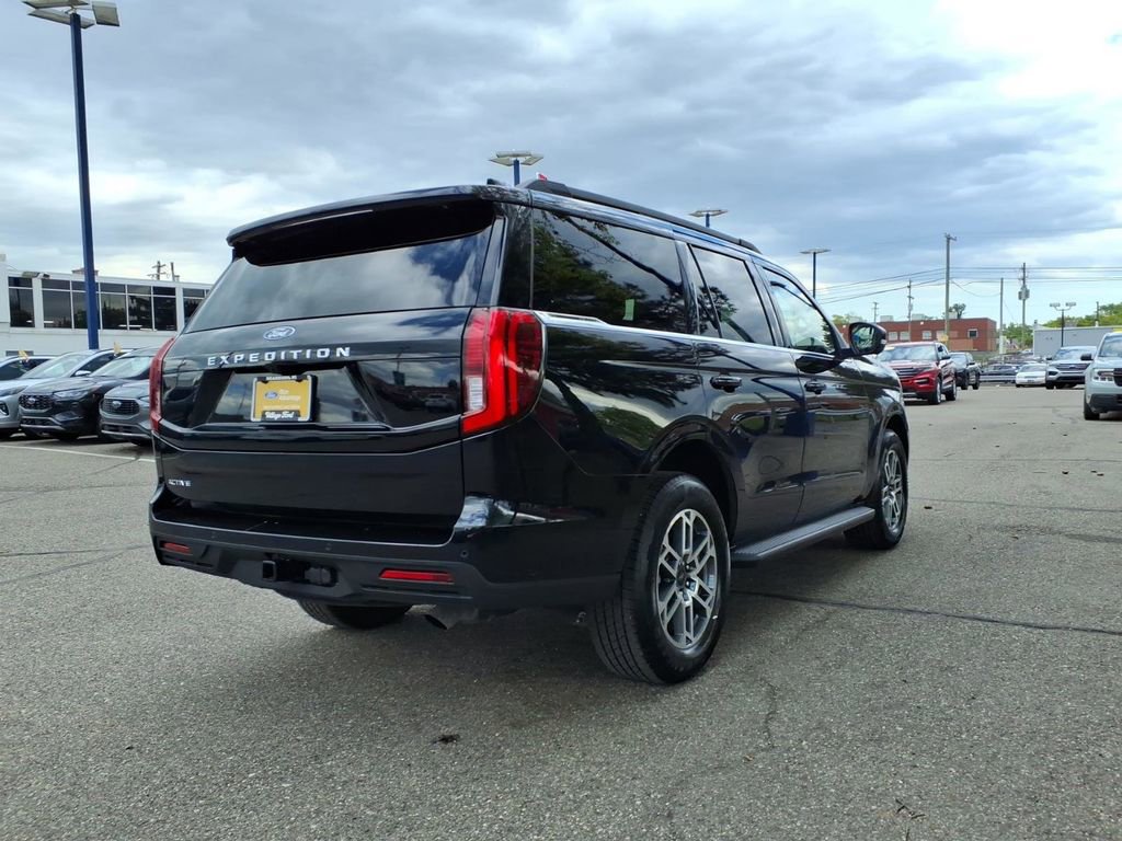 Certified 2025 Ford Expedition Active RWD image 6